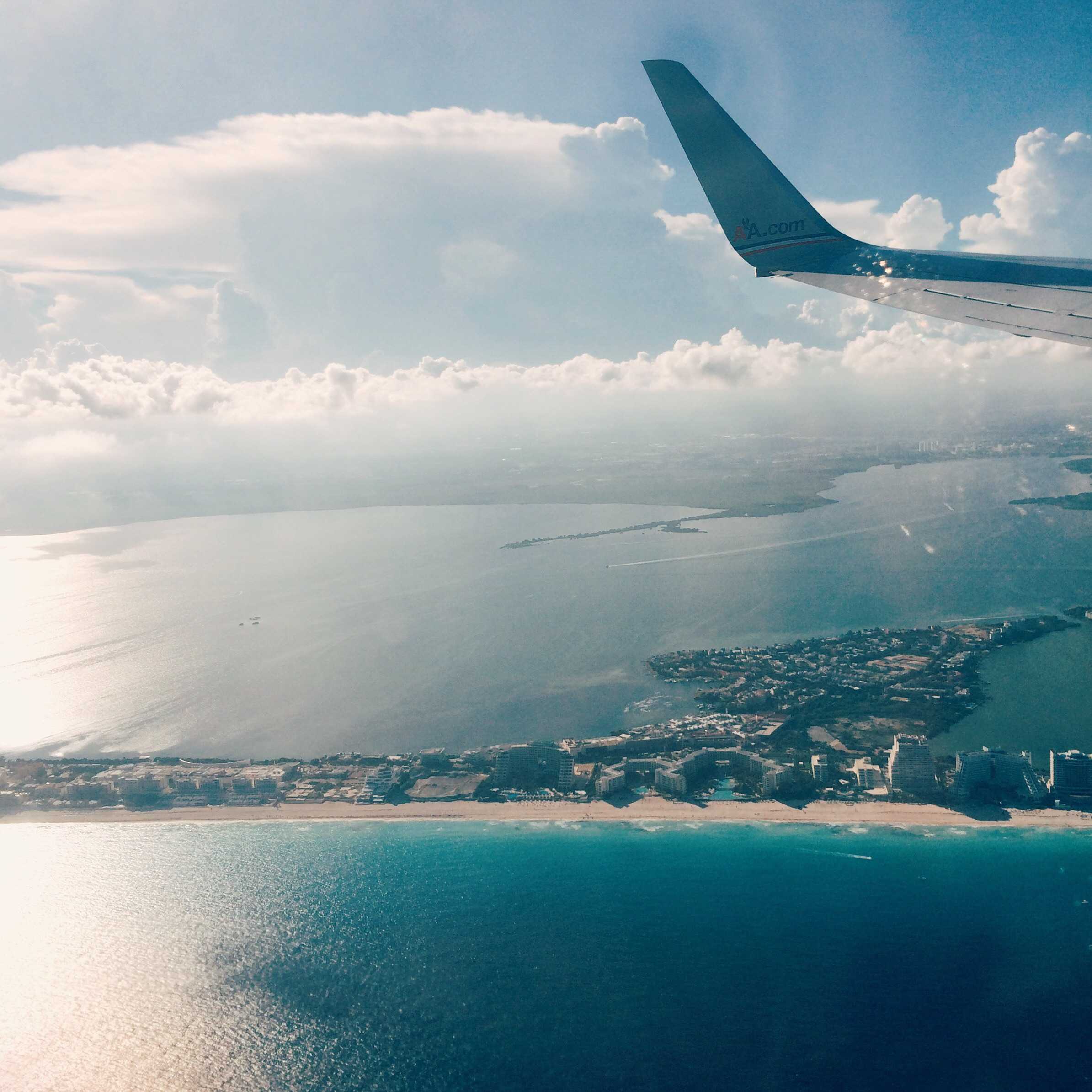 best plane window seat view between Cancún and Miami